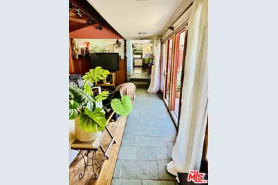 15739 Mulholland Pl, Los Angeles, CA 90049 - Photo 13