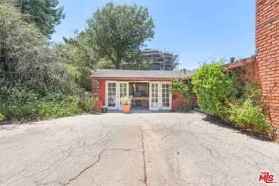 15739 Mulholland Pl, Los Angeles, CA 90049 - Photo 7