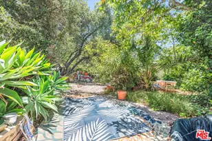 15739 Mulholland Pl, Los Angeles, CA 90049 - Photo 37