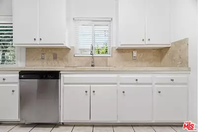 5301 Yarmouth Ave #10, Encino, CA 91316 - Photo 11