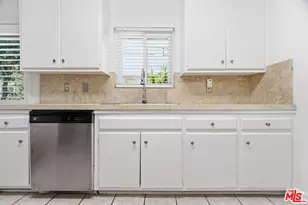 5301 Yarmouth Ave, Encino, CA 91316 - Photo 11
