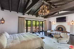820 N Roxbury Dr, Beverly Hills, CA 90210 - Photo 25