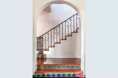820 N Roxbury Dr, Beverly Hills, CA 90210 - Photo 17