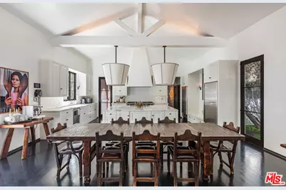 820 N Roxbury Dr, Beverly Hills, CA 90210 - Photo 11