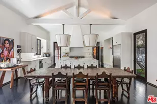 820 N Roxbury Dr, Beverly Hills, CA 90210 - Photo 11