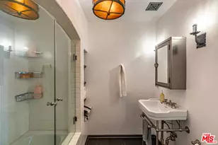 820 N Roxbury Dr, Beverly Hills, CA 90210 - Photo 31
