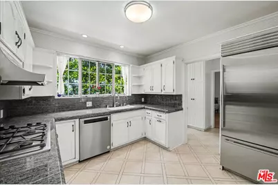 608 Trenton Dr, Beverly Hills, CA 90210 - Photo 11