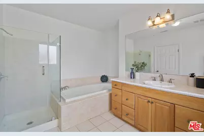 1142 S Windsor Blvd, Los Angeles, CA 90019 - Photo 15