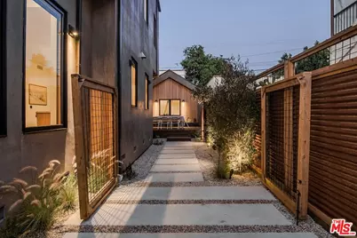 534 N Bronson Ave, Los Angeles, CA 90004 - Photo 43