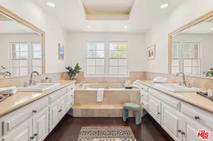2125 Ridge Dr, Los Angeles, CA 90049 - Photo 19