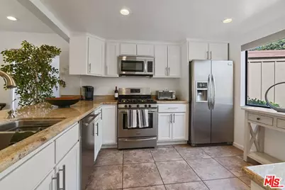 5720 Owensmouth Ave #142, Woodland Hills, CA 91367 - Photo 5