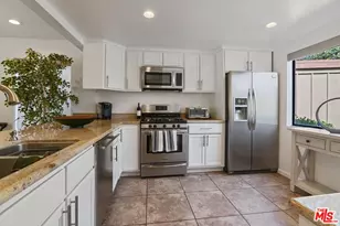 5720 Owensmouth Ave, Woodland Hills, CA 91367 - Photo 5