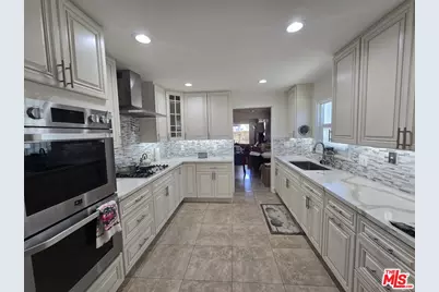 1706 W 65th Pl, Los Angeles, CA 90047 - Photo 17