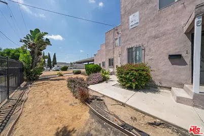 517 W 117th St, Los Angeles, CA 90044 - Photo 3