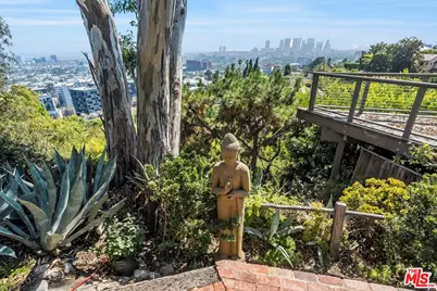 1394 Miller Dr, Los Angeles, CA 90069 - Photo 27