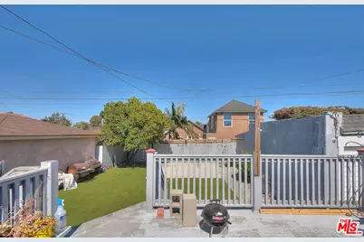 5132 Hillcrest Dr, Los Angeles, CA 90043 - Photo 19