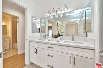 646 N Sierra Bonita Ave, Los Angeles, CA 90036 - Photo 57