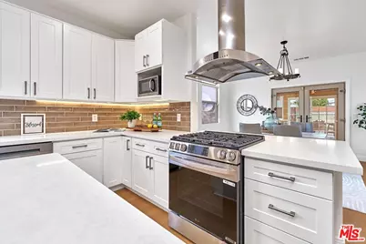 646 N Sierra Bonita Ave, Los Angeles, CA 90036 - Photo 19