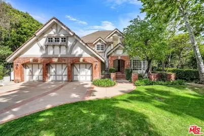 3225 Iredell Ln, Studio City, CA 91604 - Photo 3