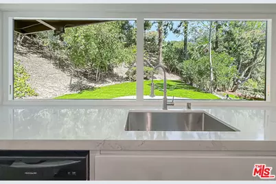 4117 Ellenita Ave, Tarzana, CA 91356 - Photo 11
