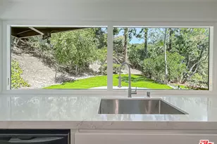 4117 Ellenita Ave, Tarzana, CA 91356 - Photo 11