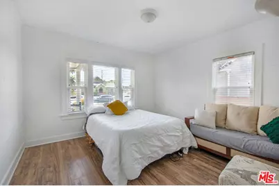 2051 W 78th Pl, Los Angeles, CA 90047 - Photo 27