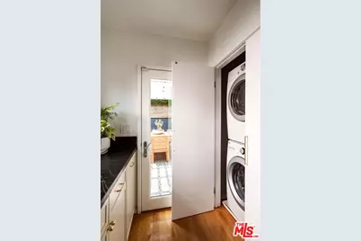 2583 Canyon Dr, Los Angeles, CA 90068 - Photo 21
