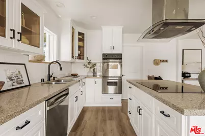 8421 Airlane Ave, Los Angeles, CA 90045 - Photo 7