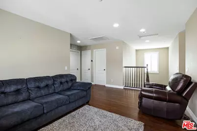 19850 Holly Dr, Santa Clarita, CA 91350 - Photo 23
