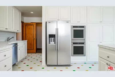 1220 Roxbury Dr #302, Los Angeles, CA 90035 - Photo 17