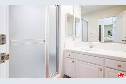 1220 Roxbury Dr #302, Los Angeles, CA 90035 - Photo 39