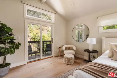 252 N Kenter Ave, Los Angeles, CA 90049 - Photo 13