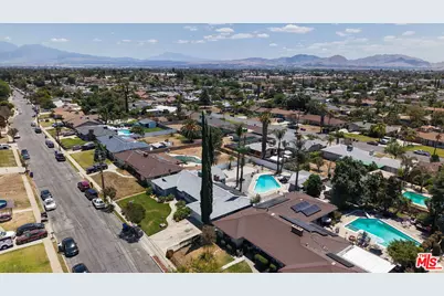 369 E Van Koevering St, Rialto, CA 92376 - Photo 13