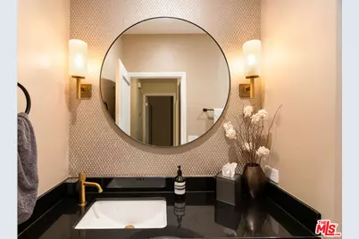 585 N Rossmore Ave #407, Los Angeles, CA 90004 - Photo 19