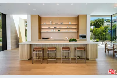 9016 Thrasher Ave, Los Angeles, CA 90069 - Photo 13