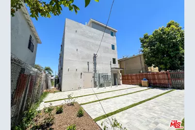 142 E 84th St, Los Angeles, CA 90003 - Photo 5