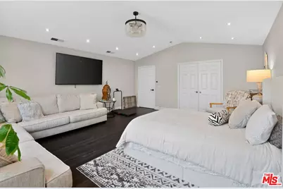 5018 S Chariton Ave, Los Angeles, CA 90056 - Photo 13