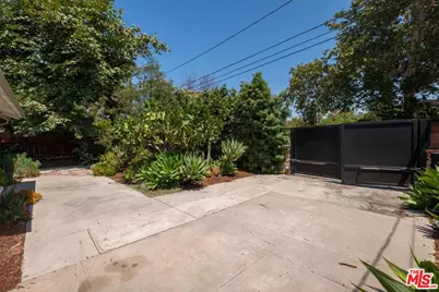5817 Arroyo Dr, Los Angeles, CA 90042 - Photo 17