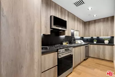16800 Oak View Dr, Encino, CA 91436 - Photo 15