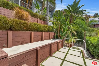 1745 Viewmont Dr, West Hollywood, CA 90069 - Photo 35