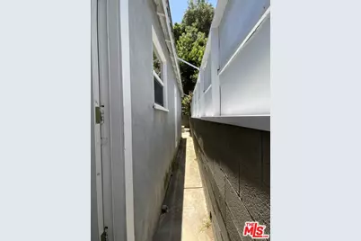 8462 Kirkwood Dr, Los Angeles, CA 90046 - Photo 35