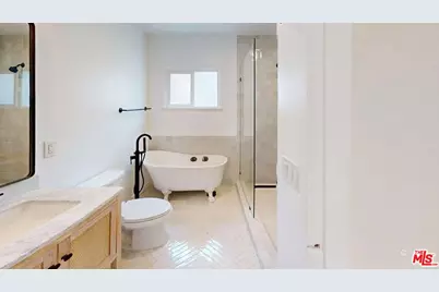 8462 Kirkwood Dr, Los Angeles, CA 90046 - Photo 13