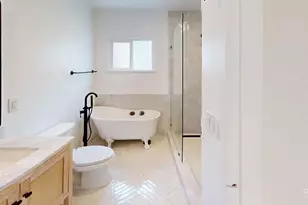 8462 Kirkwood Dr, Los Angeles, CA 90046 - Photo 13