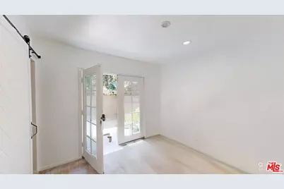8462 Kirkwood Dr, Los Angeles, CA 90046 - Photo 9