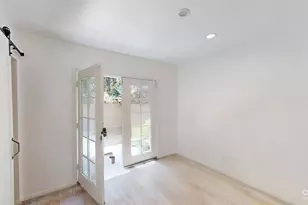 8462 Kirkwood Dr, Los Angeles, CA 90046 - Photo 9