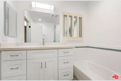 6204 S Corning Ave, Los Angeles, CA 90056 - Photo 29