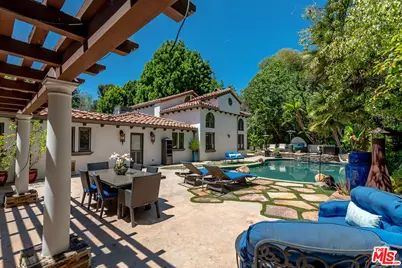 4050 Hayvenhurst Dr, Encino, CA 91436 - Photo 17