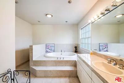4322 N Clybourn Ave, Toluca Lake, CA 91505 - Photo 15
