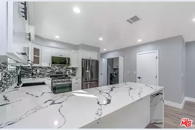 1947 N Vista Del Mar Ave, Los Angeles, CA 90068 - Photo 3