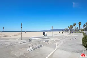 22 Navy St, Venice, CA 90291 - Photo 1